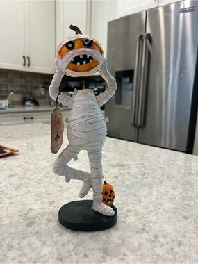 “New” Sweet Street Headless Pumpkin Mummy Figurine